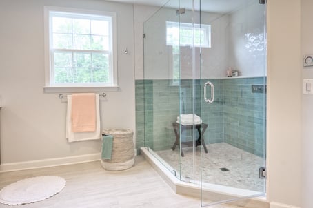 interior-moderno-cuarto-bano-ducha